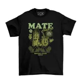 Remera negra de algodón con estampa frontal de un termo y un mate con la frase "Mate Amargo Social Club Emexem".