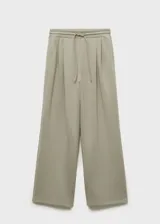 Pantalón wideleg color verde oliva, con cintura elástica, tiro medio, pinzas delanteras y bolsillos laterales.