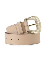 Cinturón color beige con hebilla metálica dorada con diseño floral.