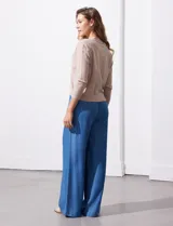 Pantalón largo azul de lyocell, corte ancho tipo wide leg, con pretina elastizada.