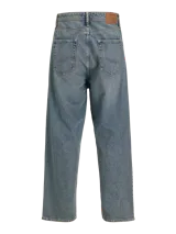 Jean baggy fit de tiro alto con cierre de botones y cinco bolsillos funcionales. Corte relajado en muslo, rodilla y pierna ancha. Confeccionado en denim de tejido twill resistente, teñido en hilo y acabado stonewash.