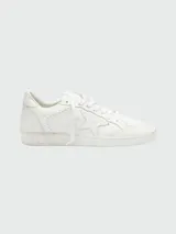 Zapatillas Golden Goose modelo Ball Star, color blanco con detalle de estrella en cuero gris y suela con efecto desgastado.