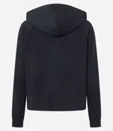 Campera deportiva color marrón, con capucha ajustable mediante cordón con lettering estampado, cierre frontal por cremallera, mangas largas con puños ajustados, bolsillo canguro y recorte en la espalda.