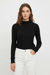 Polera de viscosa a rayas horizontales negras y blancas, de manga larga y cuello alto tipo polera.