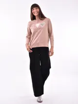 Remera blanca de manga larga con cuello redondo y estampado frontal con la frase "All my love darling" en color celeste.