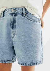 Short de jean azul de tiro alto con bolsillos delanteros y traseros.