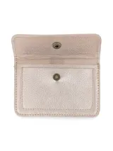 Porta documentos plateado de cuero vacuno con bolsillo frontal para documento de identidad o tarjeta de crédito.