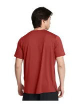 Remera deportiva verde militar de manga corta, con logo de Under Armour estampado en el pecho.