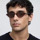 Gafas de sol Ifu con montura ovalada color carey y lentes marrones polarizadas con protección UV400.