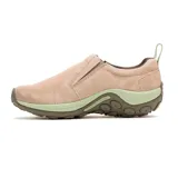 Zapatillas slip-on Merrell Jungle Moc color beige, confeccionadas en gamuza, con doble elástico lateral, forro de malla transpirable, plantilla de espuma EVA reciclada, tecnología Air Cushion en el talón y suela de goma adherente.