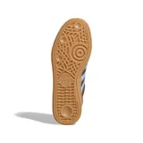 Championes Adidas Originals Handball Spezial de gamuza color marrón con detalles en celeste y suela de goma color caramelo.