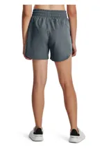 Short deportivo gris con cintura elástica y bolsillos laterales.