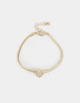 Pulsera dorada de cadena cola de ratón con dije de corazón adornado con strass y cierre de mosquetón.