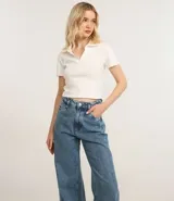 Pantalón wide leg de jeans con algodón BCI más sostenible, recorte en el canesú y bolsillos delanteros y traseros.