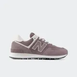 Championes New Balance modelo 574, color malva/violeta, con detalles en blanco y suela bicolor con tecnología ENCAP.