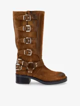 Botas de cuero altas con detalle de hebillas en los laterales, diseñadas para un estilo audaz.