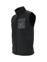 Chaleco negro de polar con cierre frontal y cuello alto. Tiene un bolsillo de parche en el pecho con logo de CAT.