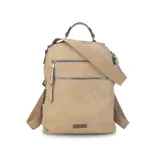 Mochila color beige de símil cuero con doble apertura superior con cierre, dos bolsillos frontales con cierres metálicos, asa rígida de mano y correas de galón regulables en la espalda.