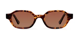 Lentes de sol unisex con montura ovalada de carey y lentes marrones polarizadas. Fabricados con materiales bio-based G850 y patillas de propionato de celulosa. Cuentan con protección UV400 y recubrimiento antiscratch y superhydrophobic.