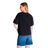 Remera negra de algodón con corte boxy, cuello redondo y mangas cortas. Presenta logo de Caterpillar bordado en el pecho y parche con logo en la manga izquierda.