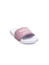 Ojotas blancas con tira ancha negra con el logo de Umbro en blanco.