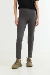 Calza larga negra de algodón y elastano.