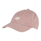 Gorro de lienzo color rosa con ala curvada y logo bordado de New Balance.