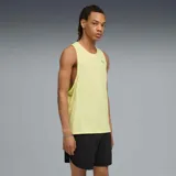 Musculosa deportiva Puma Run Velocity color amarillo claro con logo Puma reflectivo en el pecho.
