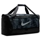 Bolso deportivo Nike Brasilia de 60 litros, color gris con estampado abstracto en tonos oscuros y logo de la marca en blanco. Cuenta con doble asa de mano, correa de hombro ajustable y múltiples compartimentos con cierre.