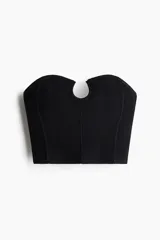 Top strapless corto negro en punto acanalado, con costuras decorativas, escote corazón con ribete tubular y alambre en U.