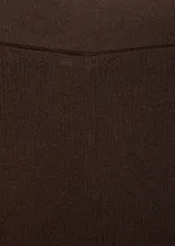 Pantalón marrón de punto con cintura elástica y corte acampanado.