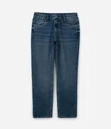 Pantalón de jeans azul de corte recto, con cierre tradicional y bolsillos.