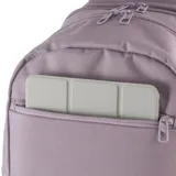 Mochila Puma color lila con base negra y logo en relieve. Cuenta con un compartimento principal espacioso, un bolsillo frontal con cierre, correas acolchadas y ajustables.