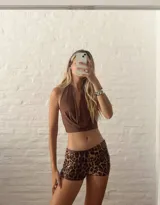 Mini short de tiro alto con estampado animal print.