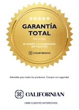 Collar de plata 925 bañado en oro de 18k con cadena fina y dije circular con un punto de luz de 5mm. El largo del collar es de 43cm + 5cm de extensión.