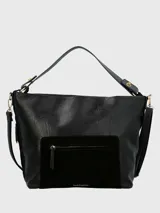 Cartera de hombro Hush Puppies modelo Laryn Hobo, color negro, confeccionada en ecocuero con detalles de cuero natural. Tiene compartimento principal con cierre, bolsillo delantero con cuero, bolsillo interior con cierre, correa extraíble y ajustable, y forro interior de poliéster reciclado.