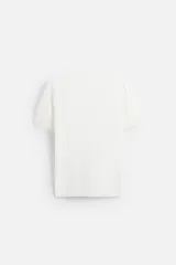 Camiseta azul marino de punto con mezcla de viscosa, corte regular fit, cuello redondo, manga corta y terminaciones en rib.