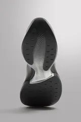 Zapatilla deportiva para correr largas distancias Zara Athleticz. Parte superior de tejido de punto transpirable, suela de TPE-A con placa de carbono interna y plantilla OrthoLite® extraíble.