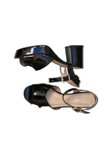 Sandalias de charol negro con plataforma de cuero, taco de 7 cm y plataforma de 2,5 cm.