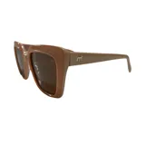 Lentes de sol Mistral color marrón con marco cuadrado y logo en la patilla.