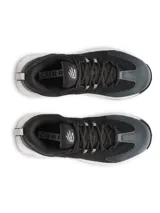 Championes de básquet Under Armour Curry 3Z 25 SDE, color negro con detalles en blanco. Confeccionados con revestimientos de cuero y cordones de malla con cierre seguro.