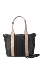 Cartera de mano color beige con divisiones y detalles en marrón y blanco. Tiene correa corta, correa larga ajustable, bolsillo trasero y bolsillos internos.