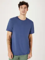 Camiseta de manga corta, cuello redondo y calce regular, color amarillo mostaza jaspeado.