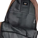 Mochila Caterpillar color verde con diseño geométrico en relieve. Cuenta con un compartimento principal con cierre de cremallera, un bolsillo interior para objetos pequeños y un compartimento trasero acolchado para laptop. Tiene tirantes ajustables de malla elástica, asa de mano y logo de la marca en el frente.