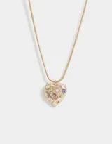 Cadena dorada con dije de corazón dorado adornado con strass de colores.
