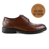 Zapato de vestir negro de cuero liso, con cordones y suela plana.