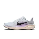 Zapatillas de running Nike Air Zoom Pegasus 41, color celeste con detalles en lila y suela color crema.
