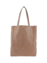 Cartera tote de material sintético color plateado con acabado brillante y asas largas.