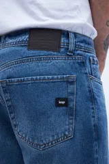 Pantalón de jean azul de corte recto.