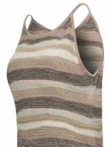 Vestido largo de punto con rayas horizontales en tonos beige, marrón y rosa.